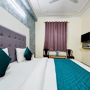 room-in-bb-mayank-plaza-near-igi-airport-terminal-3.hotelsdelhi.org/